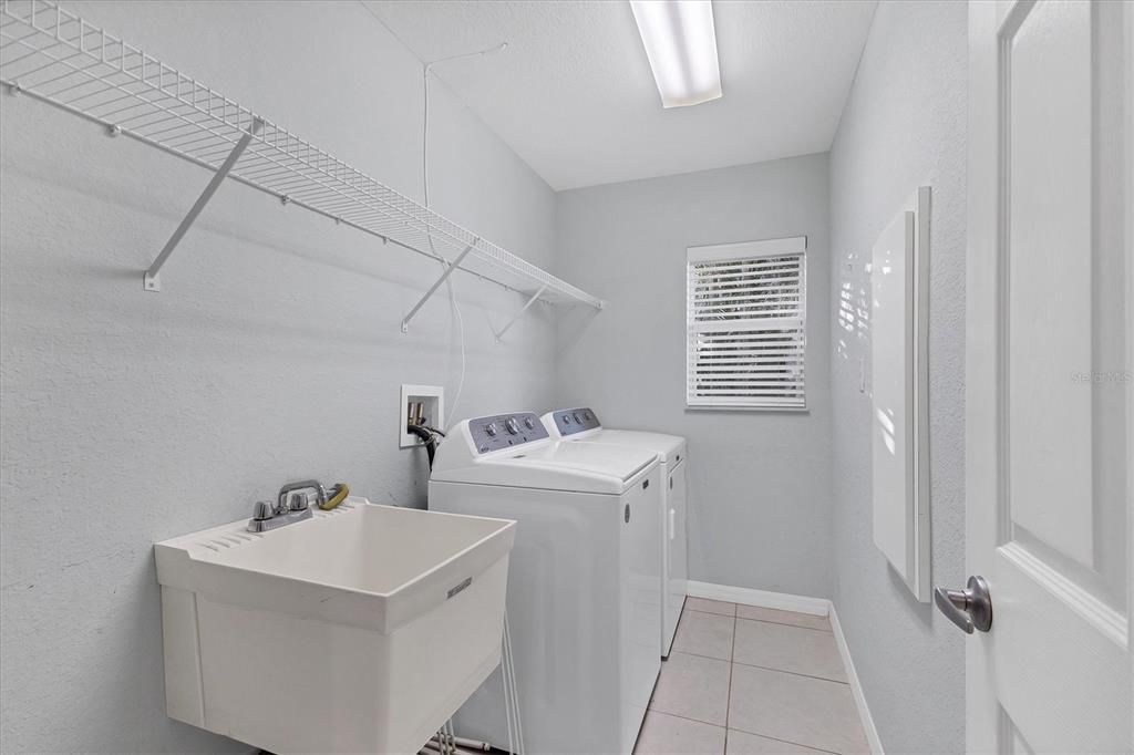 На продажу: $419,000 (3 спален, 2 ванн, 2050 Квадратных фут)