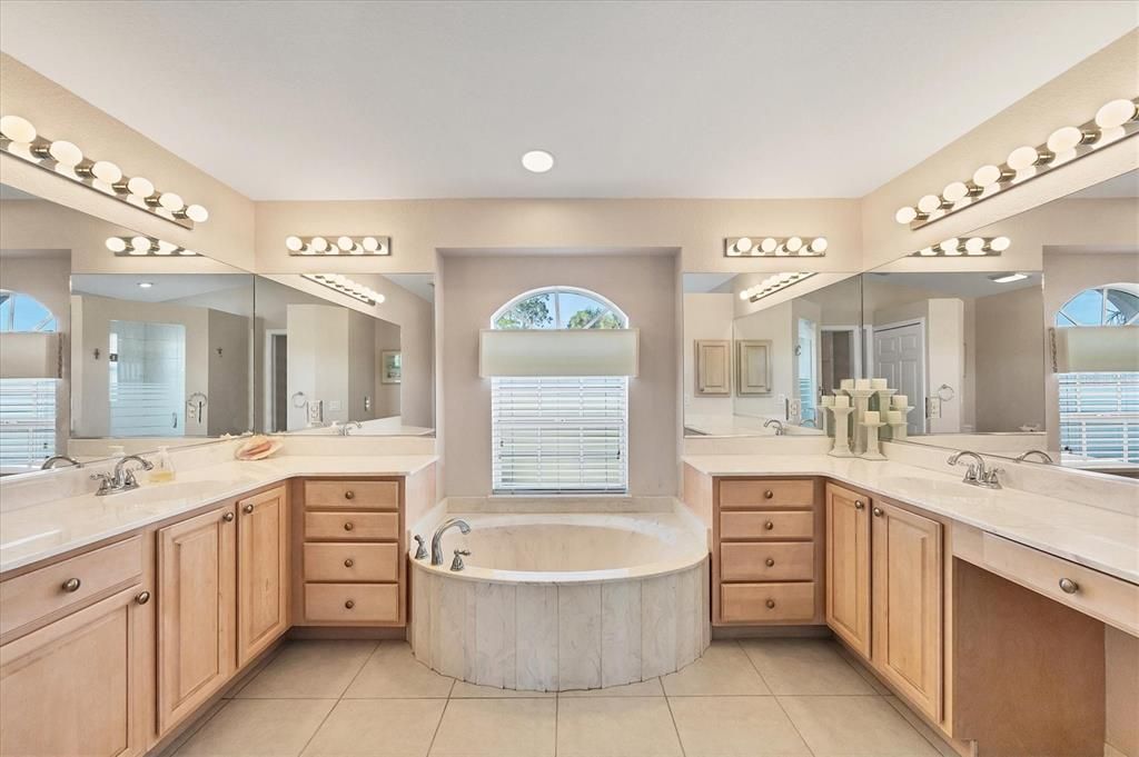 На продажу: $419,000 (3 спален, 2 ванн, 2050 Квадратных фут)