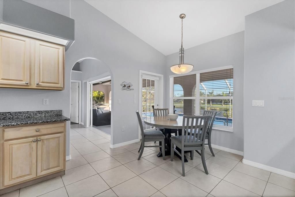 На продажу: $419,000 (3 спален, 2 ванн, 2050 Квадратных фут)