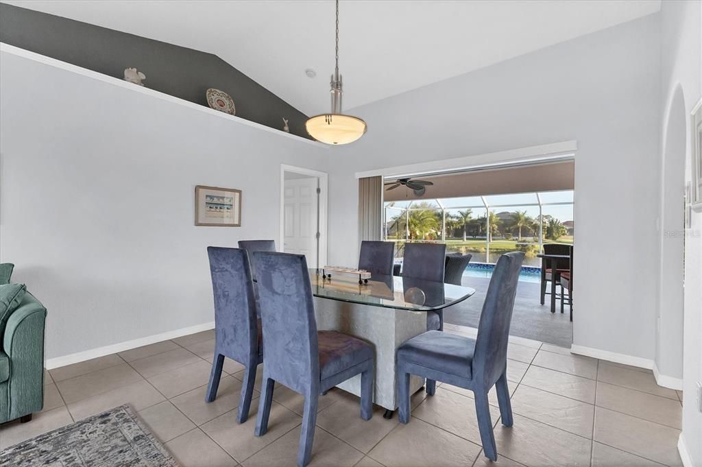 На продажу: $419,000 (3 спален, 2 ванн, 2050 Квадратных фут)