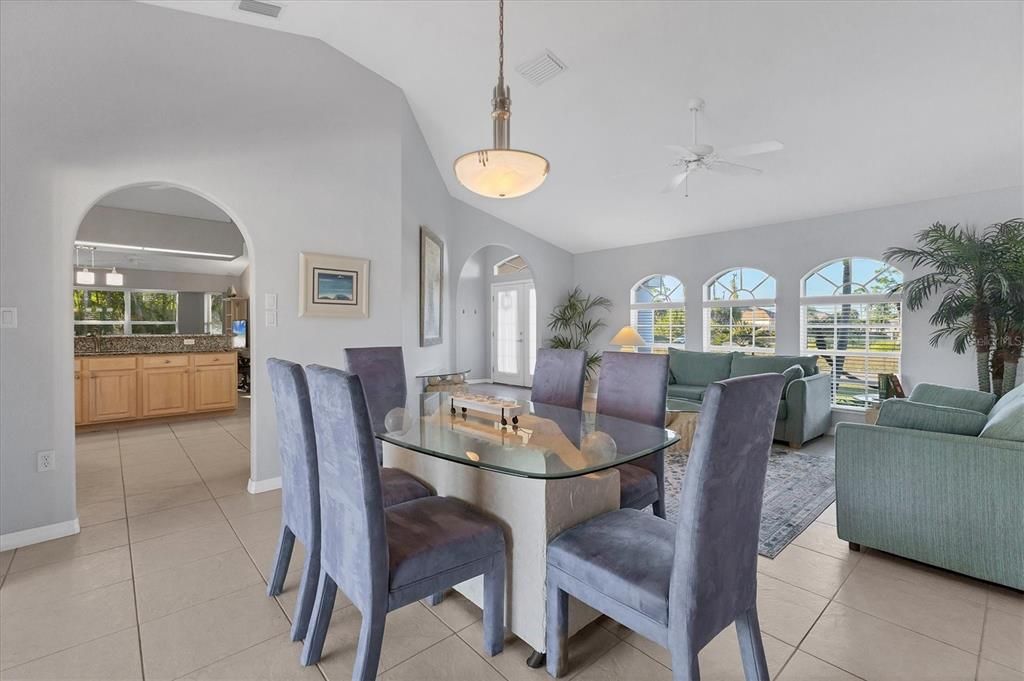 На продажу: $419,000 (3 спален, 2 ванн, 2050 Квадратных фут)