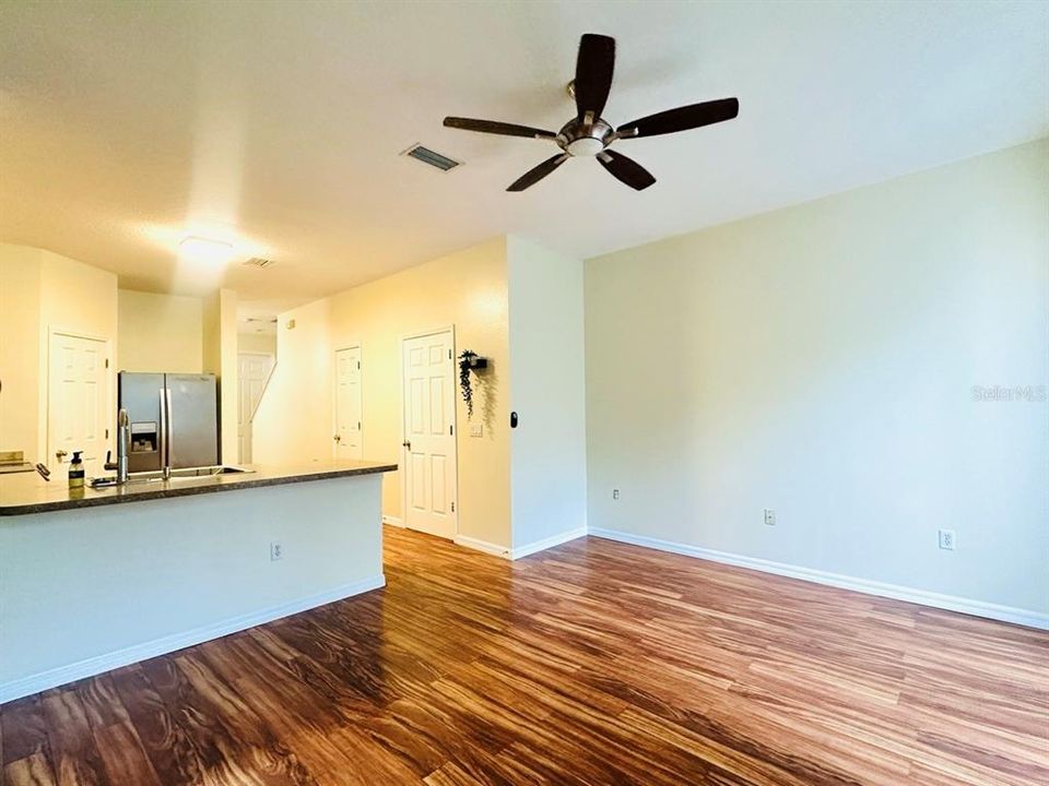 待售: $259,000 (2 贝兹, 2 浴室, 1205 平方英尺)