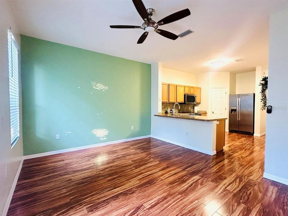 待售: $259,000 (2 贝兹, 2 浴室, 1205 平方英尺)