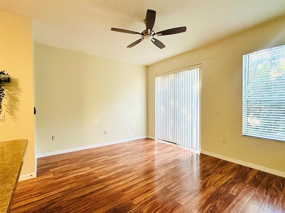 待售: $259,000 (2 贝兹, 2 浴室, 1205 平方英尺)