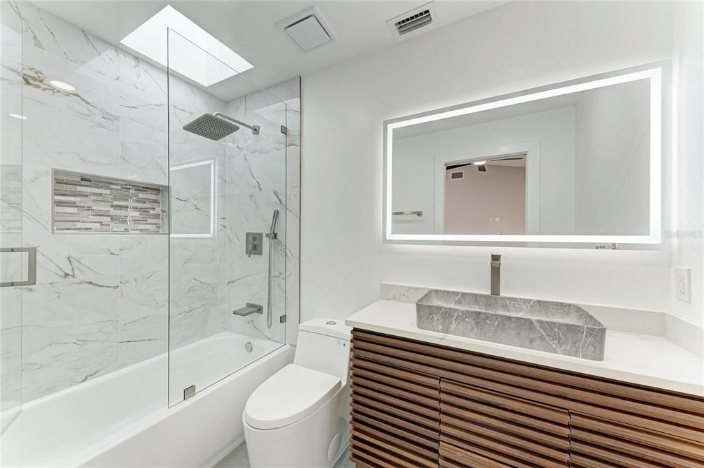 На продажу: $1,185,000 (4 спален, 4 ванн, 3340 Квадратных фут)