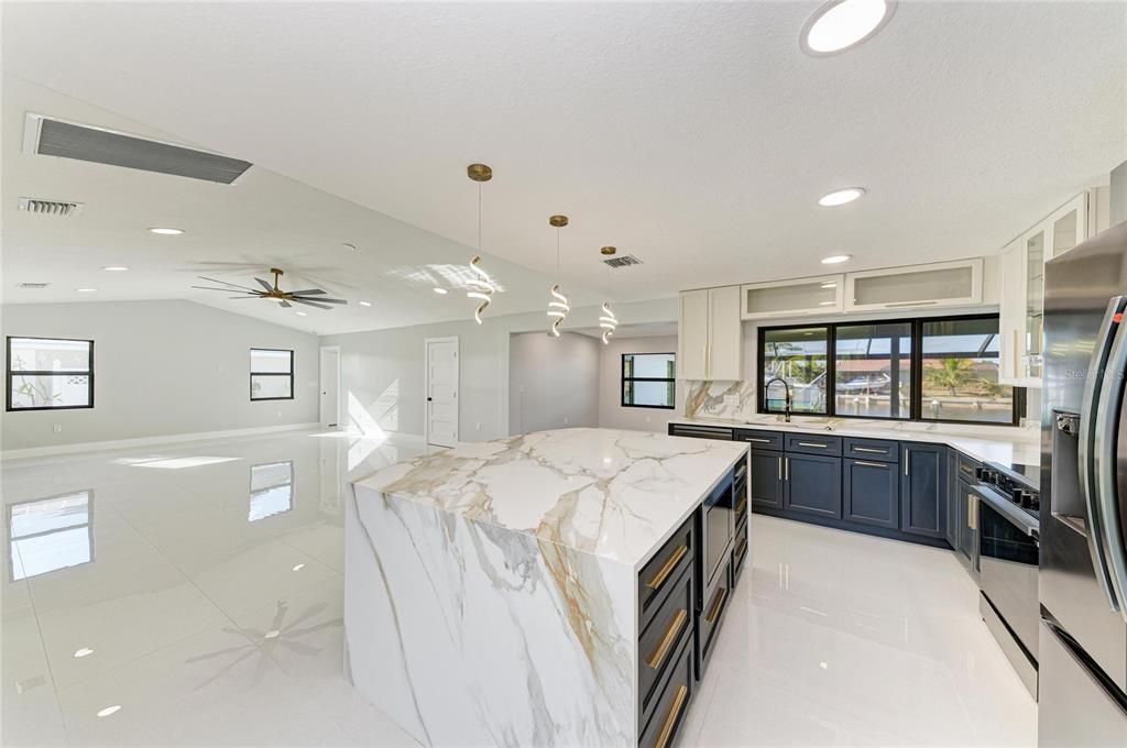 На продажу: $1,185,000 (4 спален, 4 ванн, 3340 Квадратных фут)