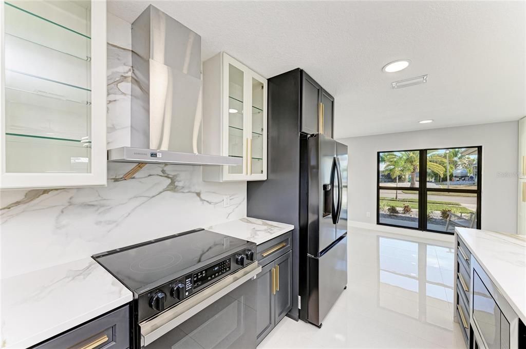 На продажу: $1,185,000 (4 спален, 4 ванн, 3340 Квадратных фут)