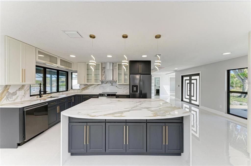 На продажу: $1,185,000 (4 спален, 4 ванн, 3340 Квадратных фут)