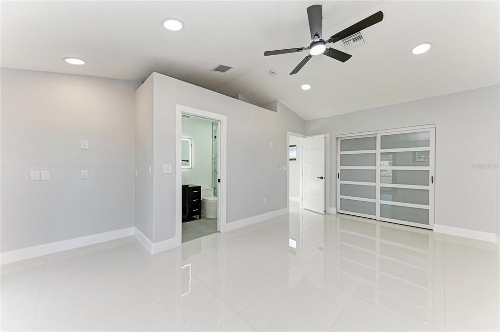 На продажу: $1,185,000 (4 спален, 4 ванн, 3340 Квадратных фут)