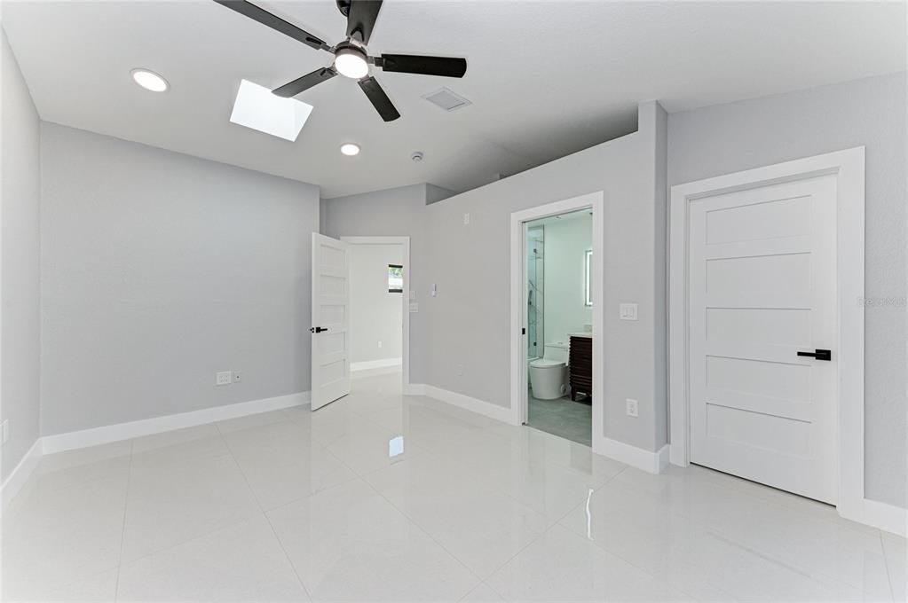 На продажу: $1,185,000 (4 спален, 4 ванн, 3340 Квадратных фут)