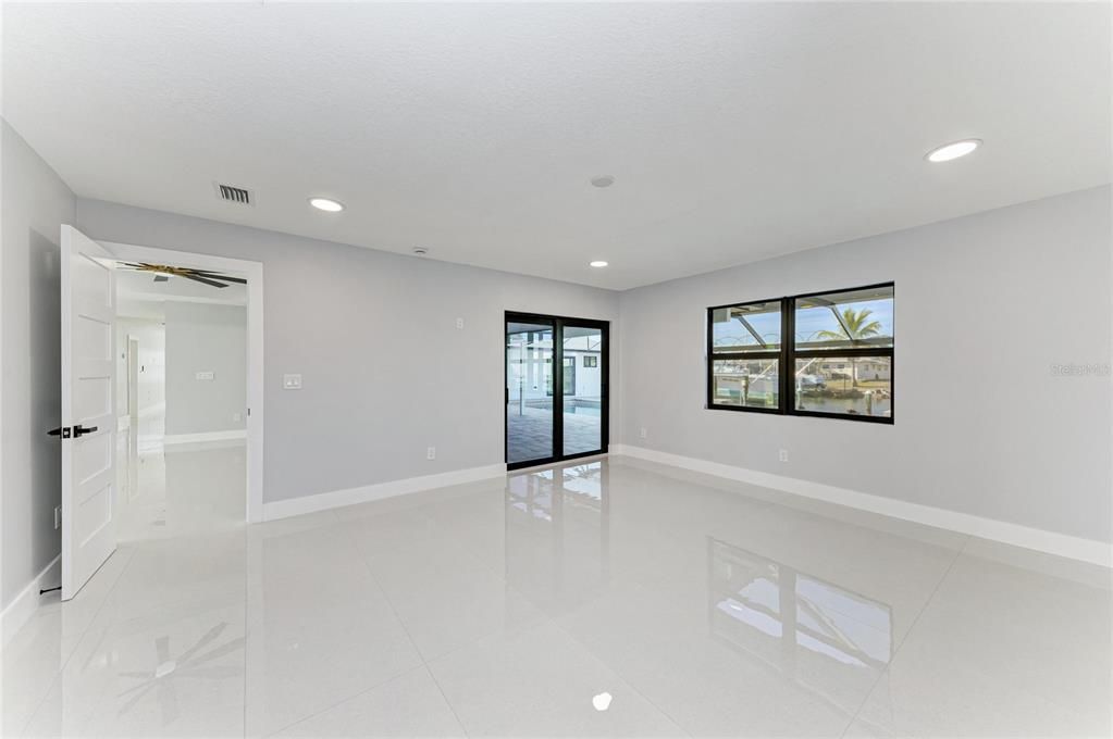 На продажу: $1,185,000 (4 спален, 4 ванн, 3340 Квадратных фут)