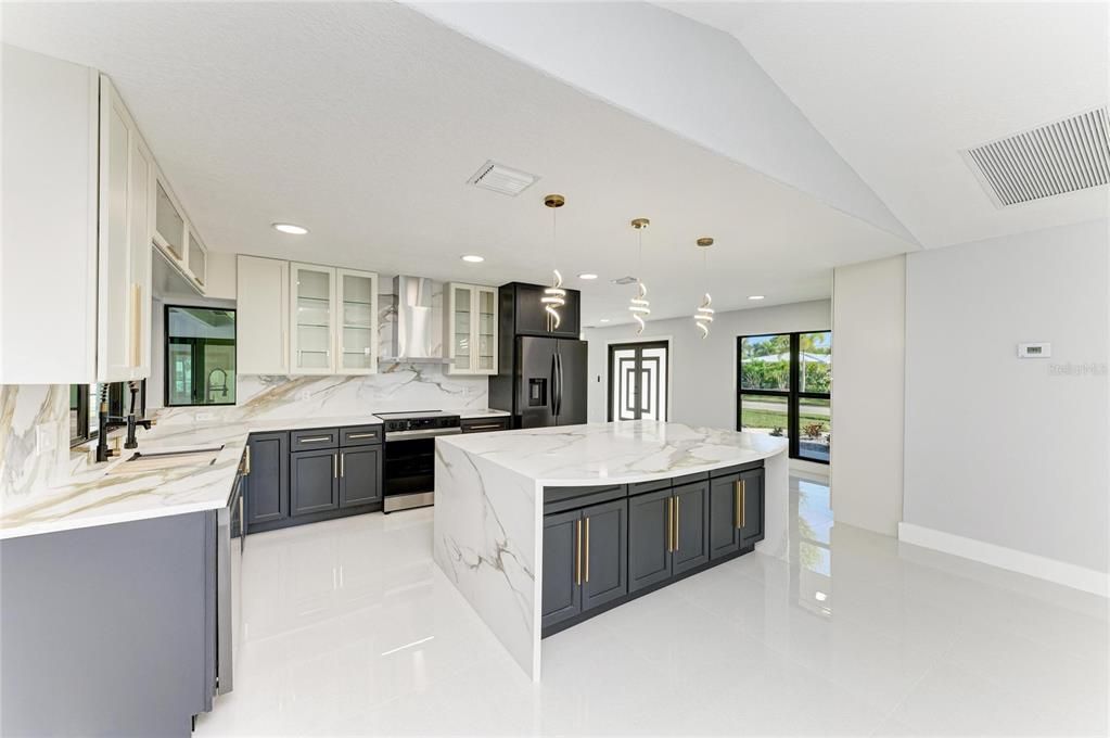 На продажу: $1,185,000 (4 спален, 4 ванн, 3340 Квадратных фут)