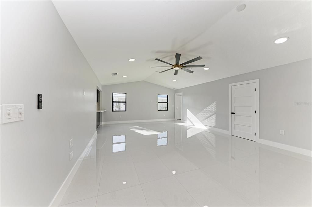 На продажу: $1,185,000 (4 спален, 4 ванн, 3340 Квадратных фут)