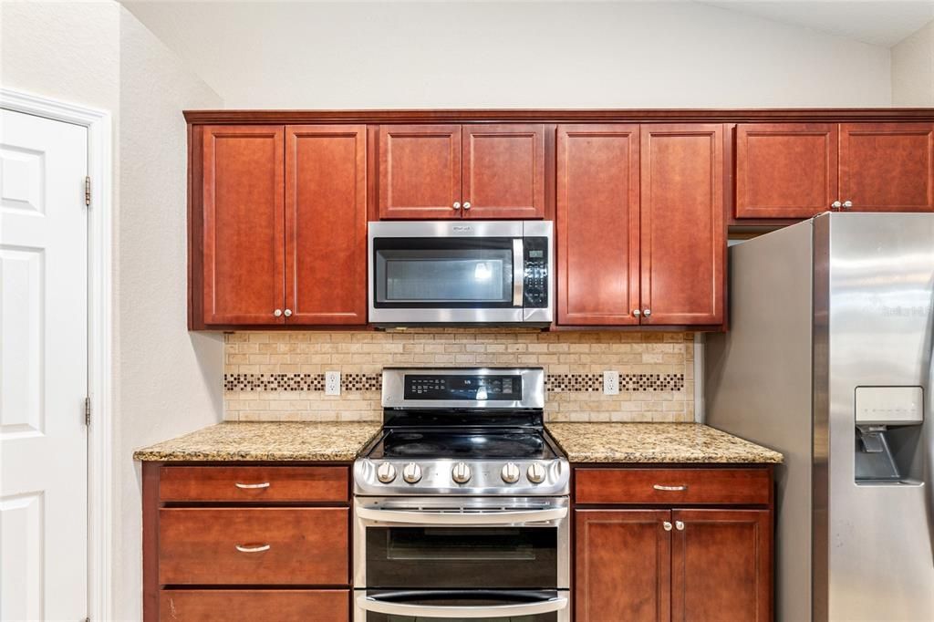 待售: $379,000 (4 贝兹, 2 浴室, 2045 平方英尺)