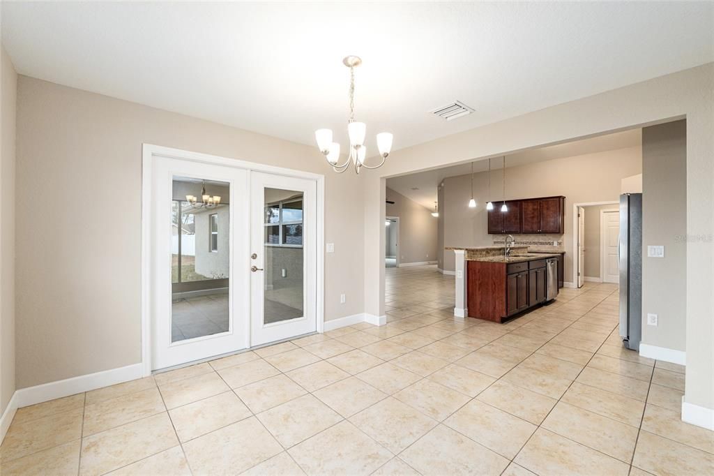 待售: $379,000 (4 贝兹, 2 浴室, 2045 平方英尺)