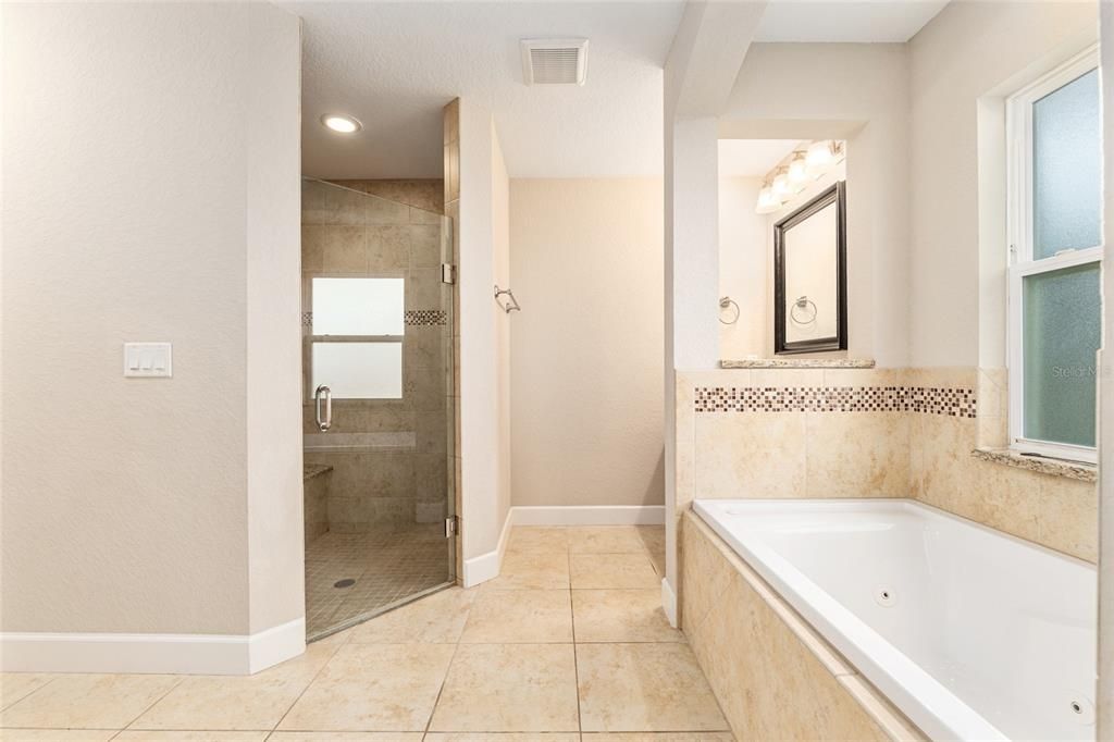 待售: $379,000 (4 贝兹, 2 浴室, 2045 平方英尺)