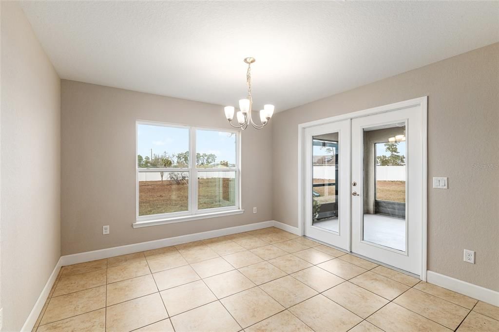 待售: $379,000 (4 贝兹, 2 浴室, 2045 平方英尺)