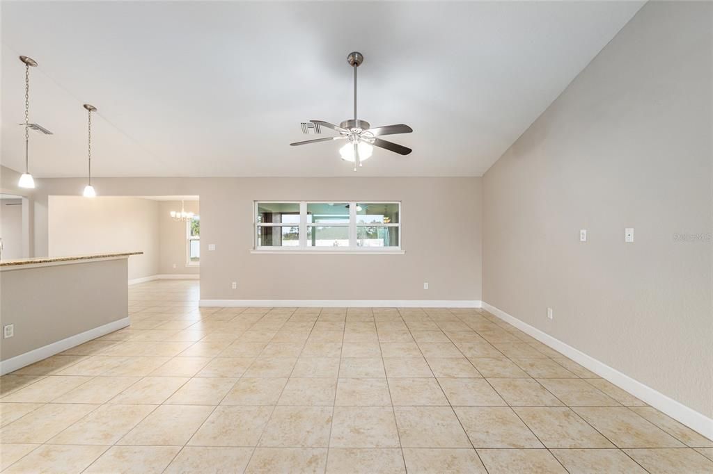 待售: $379,000 (4 贝兹, 2 浴室, 2045 平方英尺)