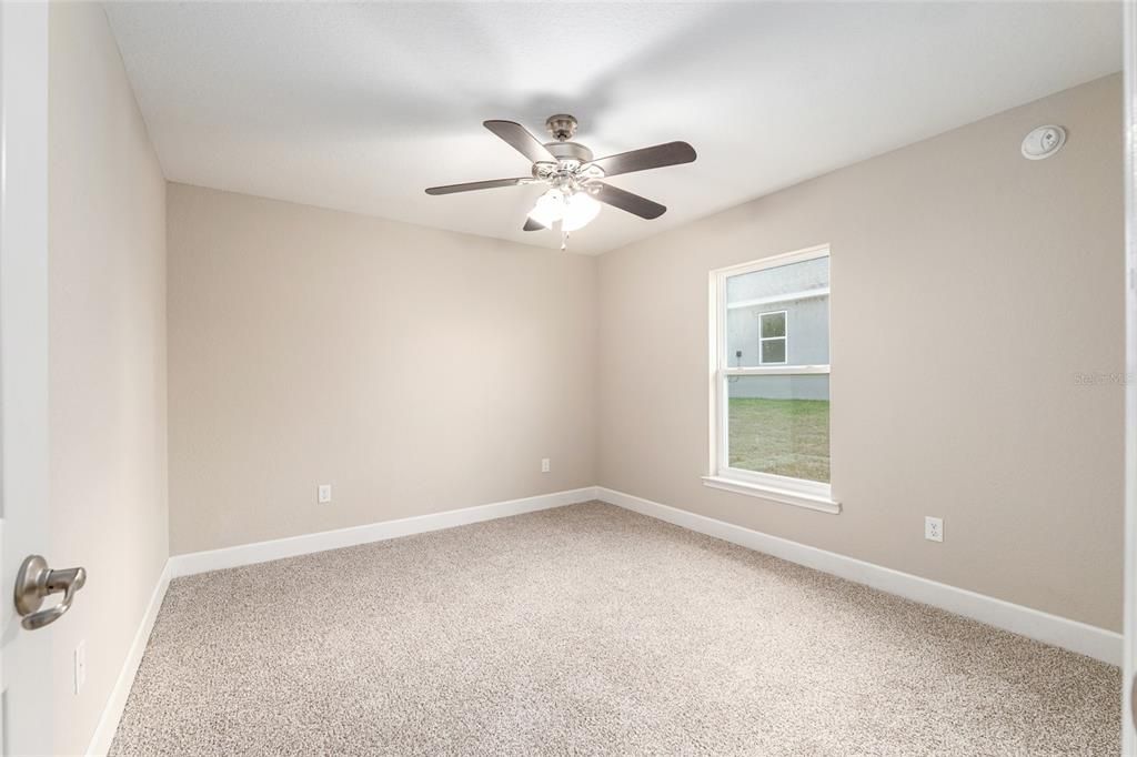 待售: $379,000 (4 贝兹, 2 浴室, 2045 平方英尺)