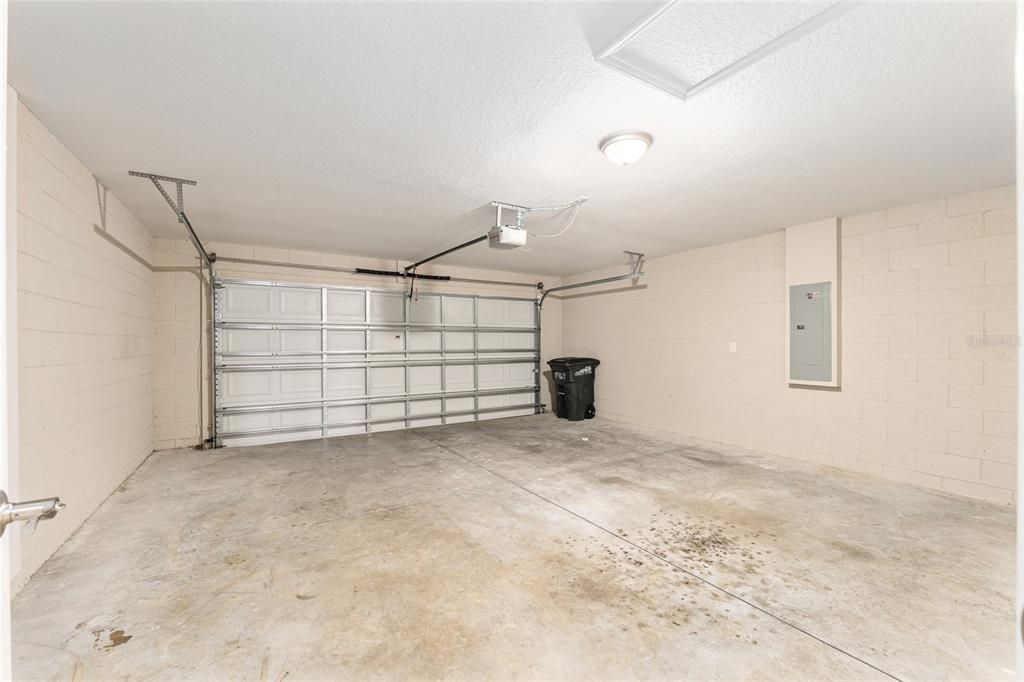 待售: $379,000 (4 贝兹, 2 浴室, 2045 平方英尺)