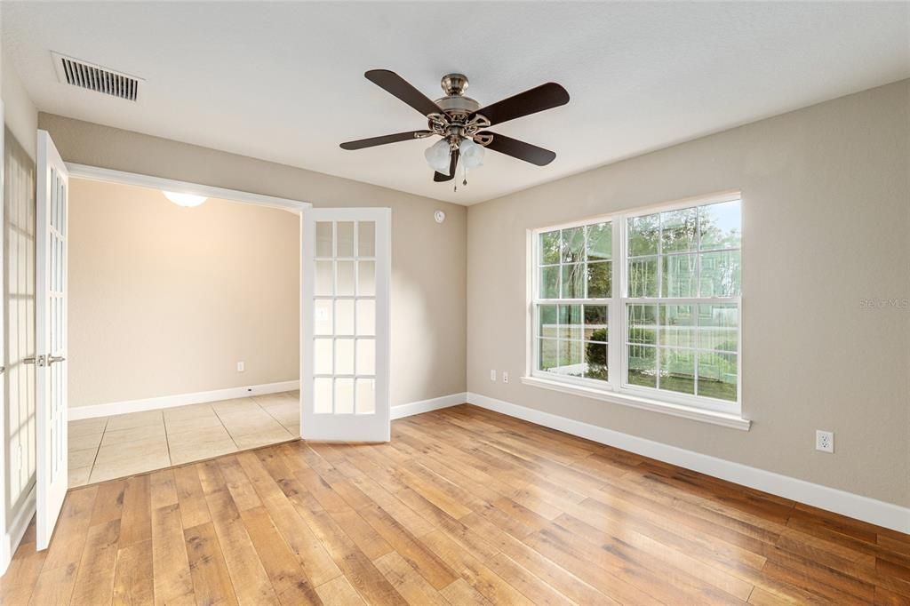 待售: $379,000 (4 贝兹, 2 浴室, 2045 平方英尺)