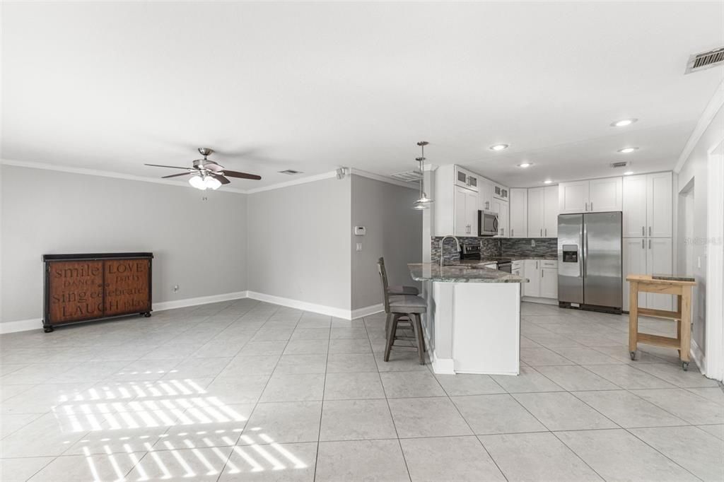 出租: $3,300 (2 贝兹, 2 浴室, 1207 平方英尺)