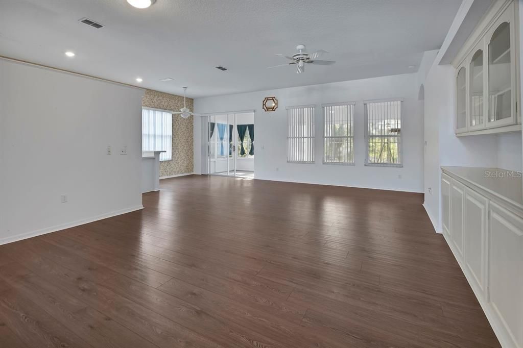 En Venta: $259,900 (2 camas, 2 baños, 1369 Pies cuadrados)