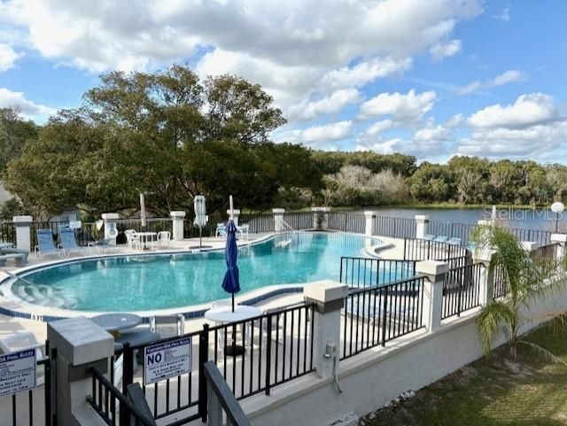 Active With Contract: $259,900 (2 beds, 2 baths, 1369 Square Feet)