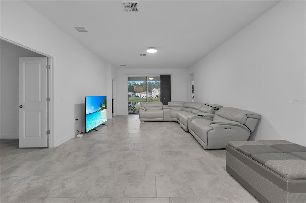 En Venta: $429,900 (4 camas, 3 baños, 2104 Pies cuadrados)