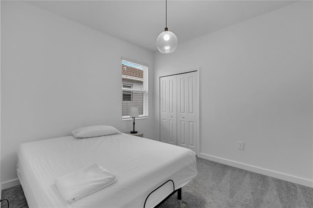 En Venta: $429,900 (4 camas, 3 baños, 2104 Pies cuadrados)