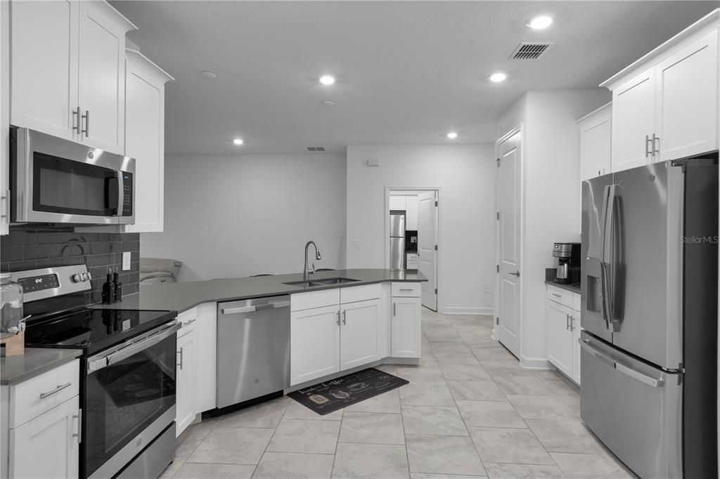 En Venta: $429,900 (4 camas, 3 baños, 2104 Pies cuadrados)