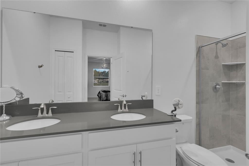 En Venta: $429,900 (4 camas, 3 baños, 2104 Pies cuadrados)