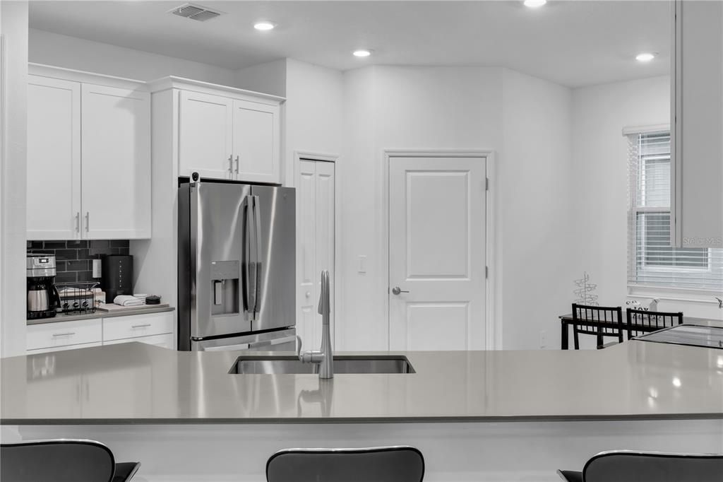 En Venta: $429,900 (4 camas, 3 baños, 2104 Pies cuadrados)