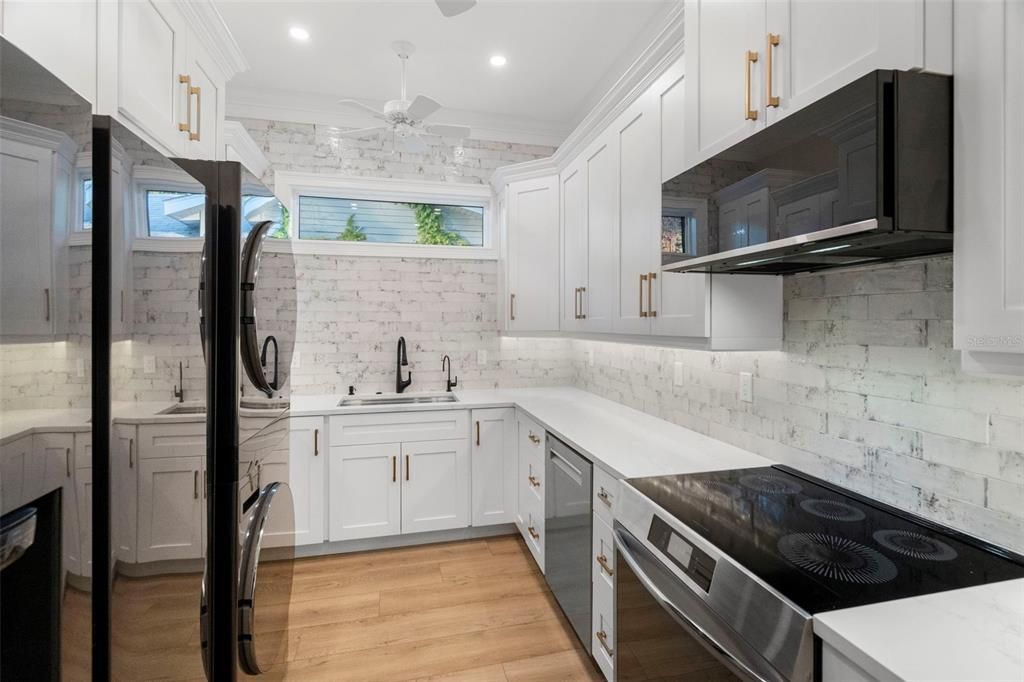 На продажу: $1,699,999 (4 спален, 3 ванн, 2835 Квадратных фут)