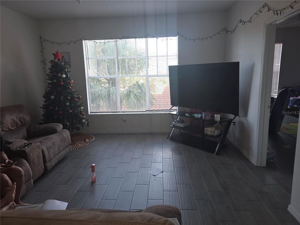For Sale: $159,749 (2 beds, 2 baths, 1159 Square Feet)