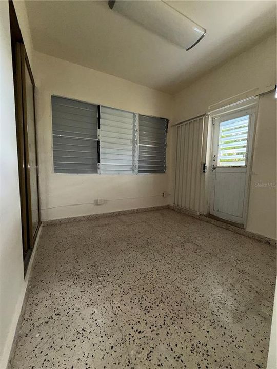 待售: $325,000 (6 贝兹, 0 浴室, 0 平方英尺)