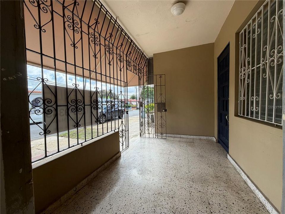 待售: $325,000 (6 贝兹, 0 浴室, 0 平方英尺)