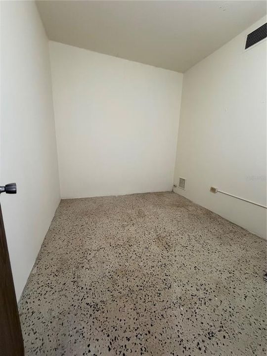 待售: $325,000 (6 贝兹, 0 浴室, 0 平方英尺)