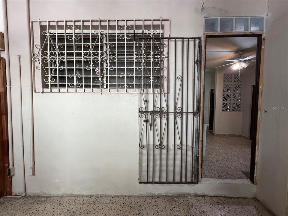 待售: $325,000 (6 贝兹, 0 浴室, 0 平方英尺)