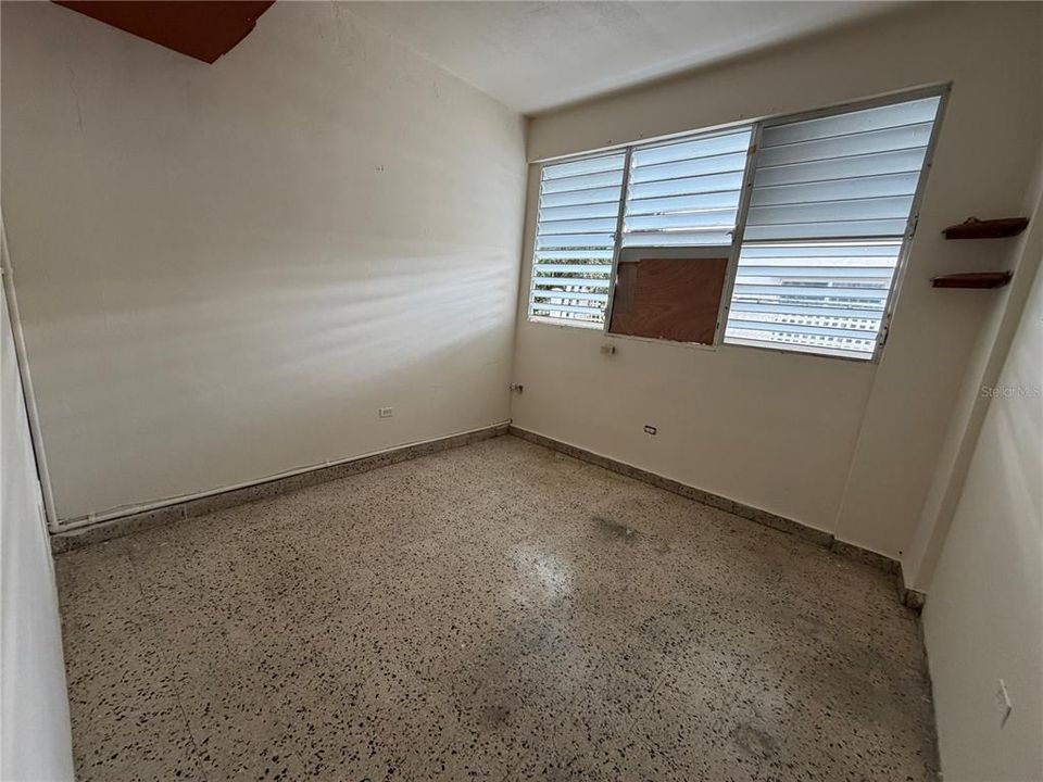 待售: $325,000 (6 贝兹, 0 浴室, 0 平方英尺)