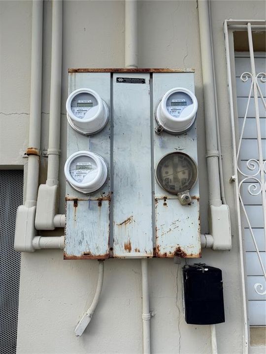 待售: $325,000 (6 贝兹, 0 浴室, 0 平方英尺)