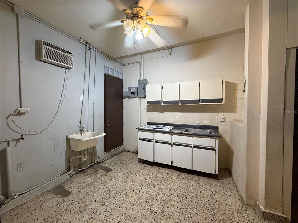 待售: $325,000 (6 贝兹, 0 浴室, 0 平方英尺)