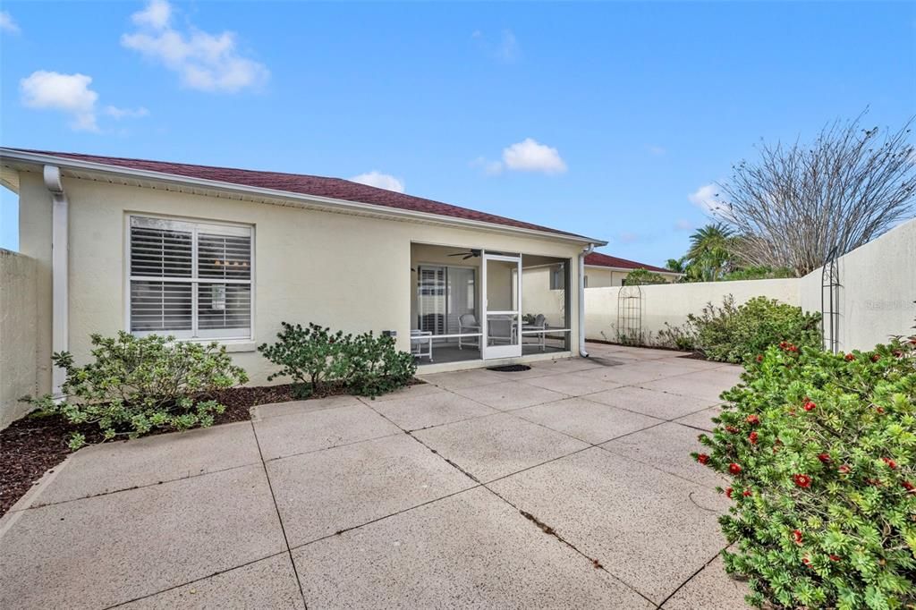 待售: $320,000 (2 贝兹, 2 浴室, 1174 平方英尺)