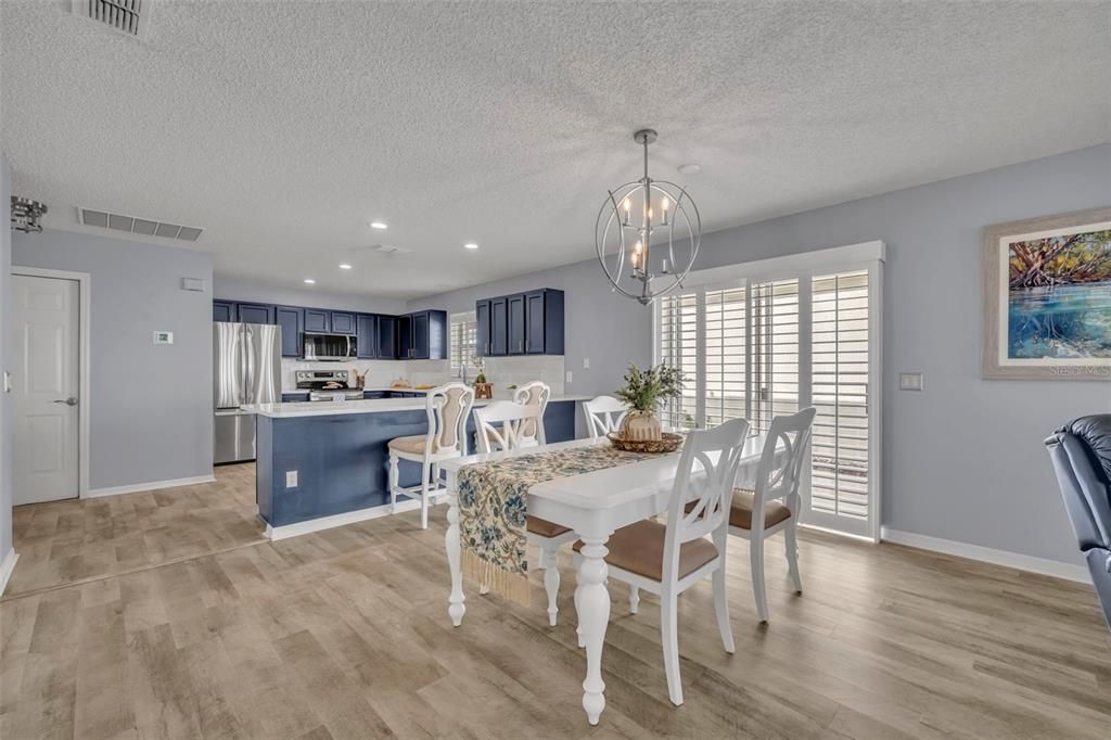 待售: $320,000 (2 贝兹, 2 浴室, 1174 平方英尺)