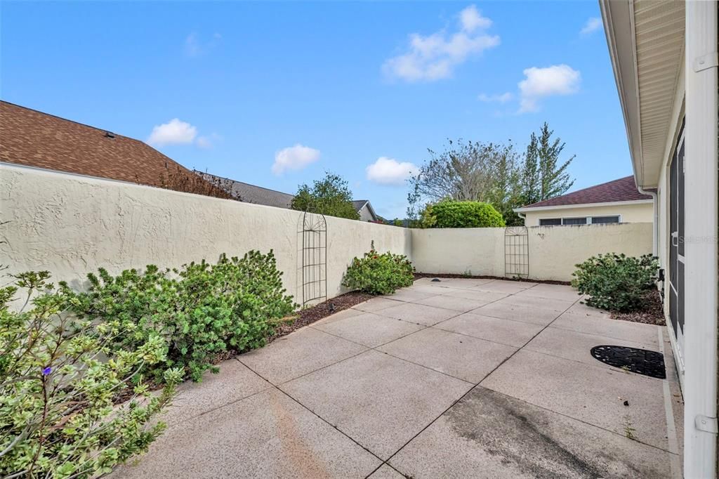 待售: $320,000 (2 贝兹, 2 浴室, 1174 平方英尺)