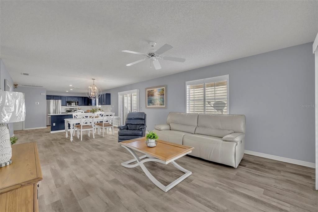 待售: $320,000 (2 贝兹, 2 浴室, 1174 平方英尺)