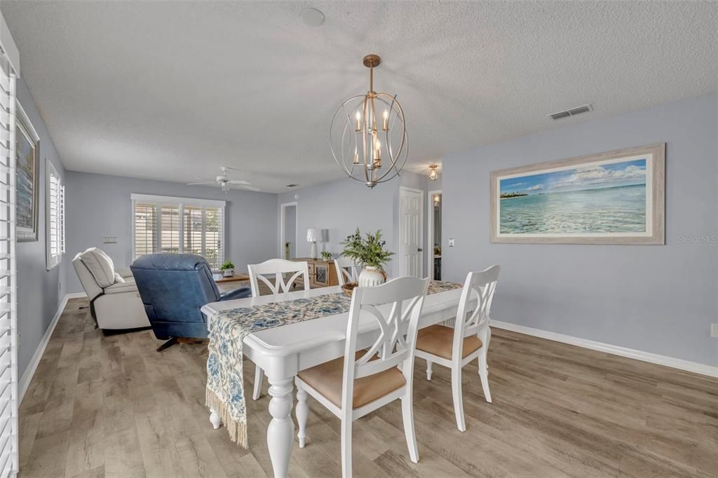 待售: $320,000 (2 贝兹, 2 浴室, 1174 平方英尺)