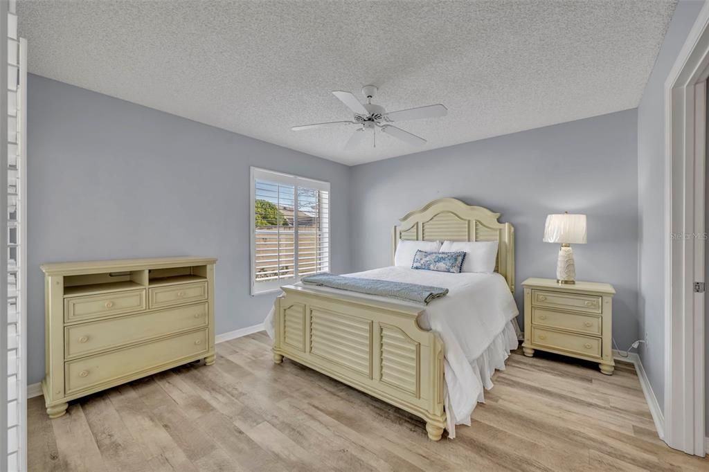 待售: $320,000 (2 贝兹, 2 浴室, 1174 平方英尺)