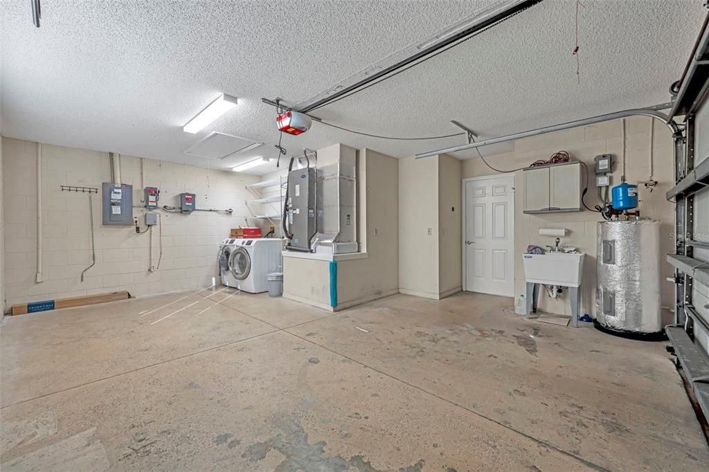 待售: $320,000 (2 贝兹, 2 浴室, 1174 平方英尺)