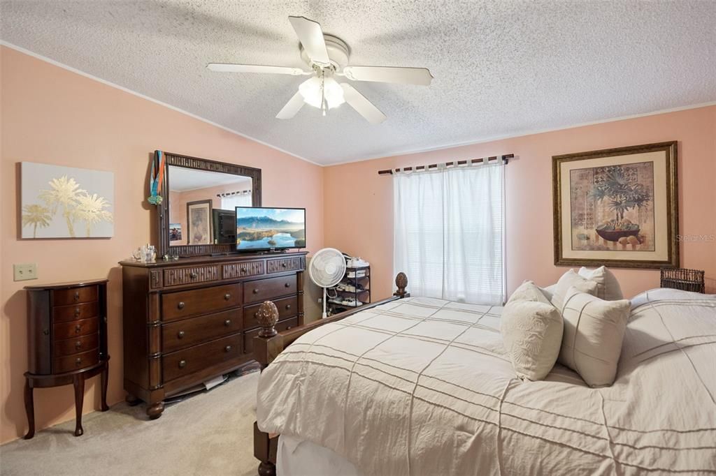 For Sale: $208,900 (3 beds, 2 baths, 1568 Square Feet)